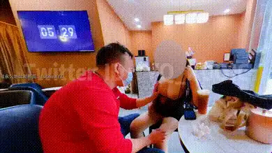 退网淫妻大神 #YQK 奶茶店露出 让店员扣穴 #自购