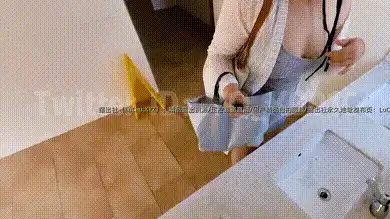 退网淫妻大神 #YQK 公厕露出 #自购